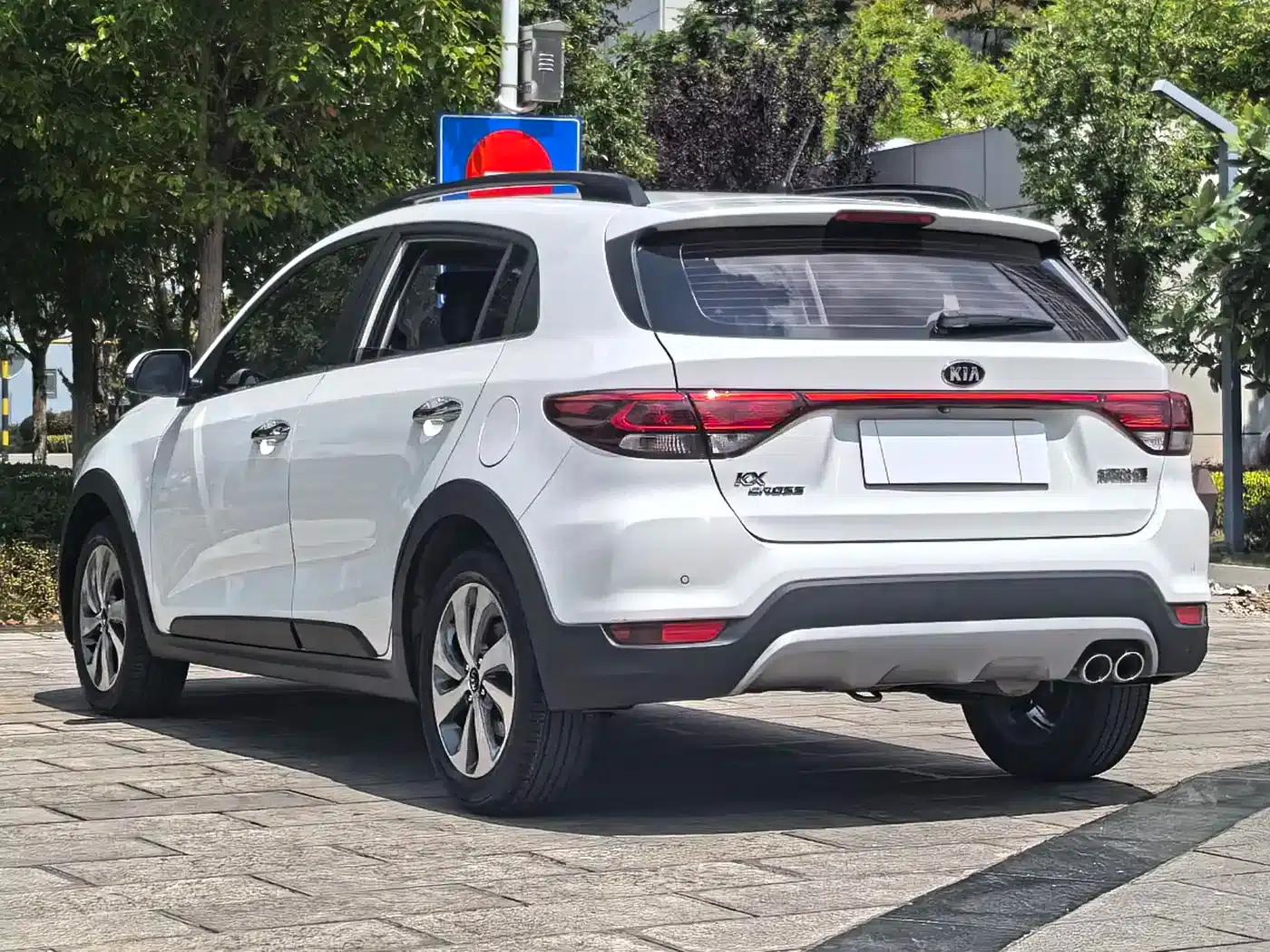 KX CROSS 2018 1.6L Automatic Sunroof Edition — миниатюра 4