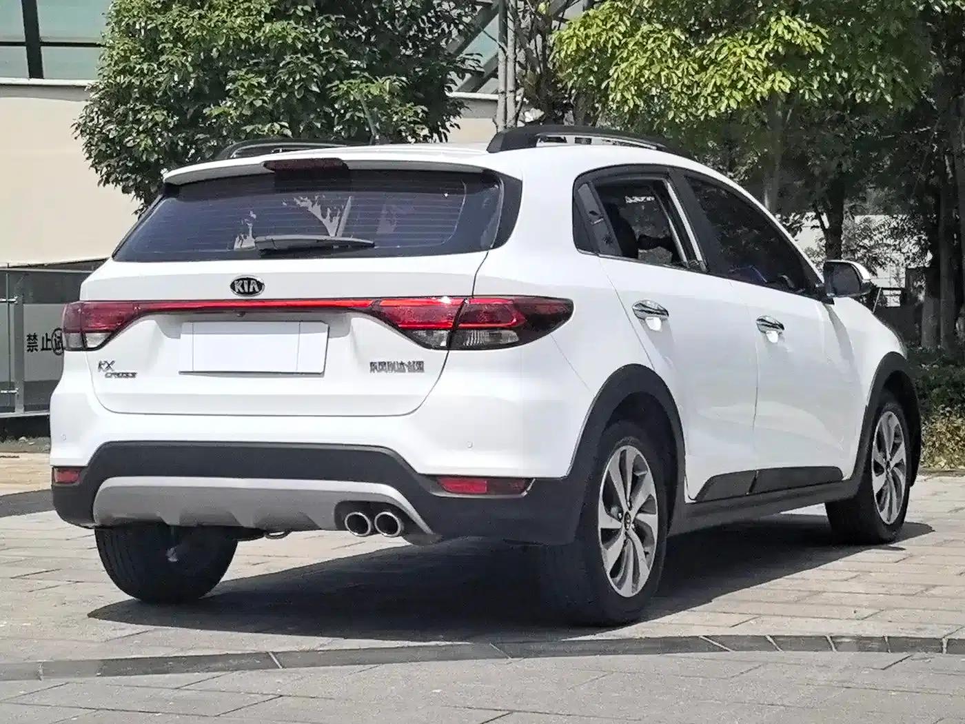 KX CROSS 2018 1.6L Automatic Sunroof Edition — миниатюра 6