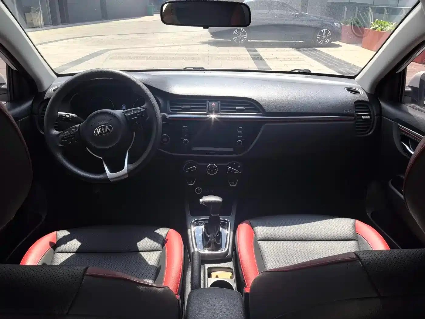 KX CROSS 2018 1.6L Automatic Sunroof Edition — миниатюра 9