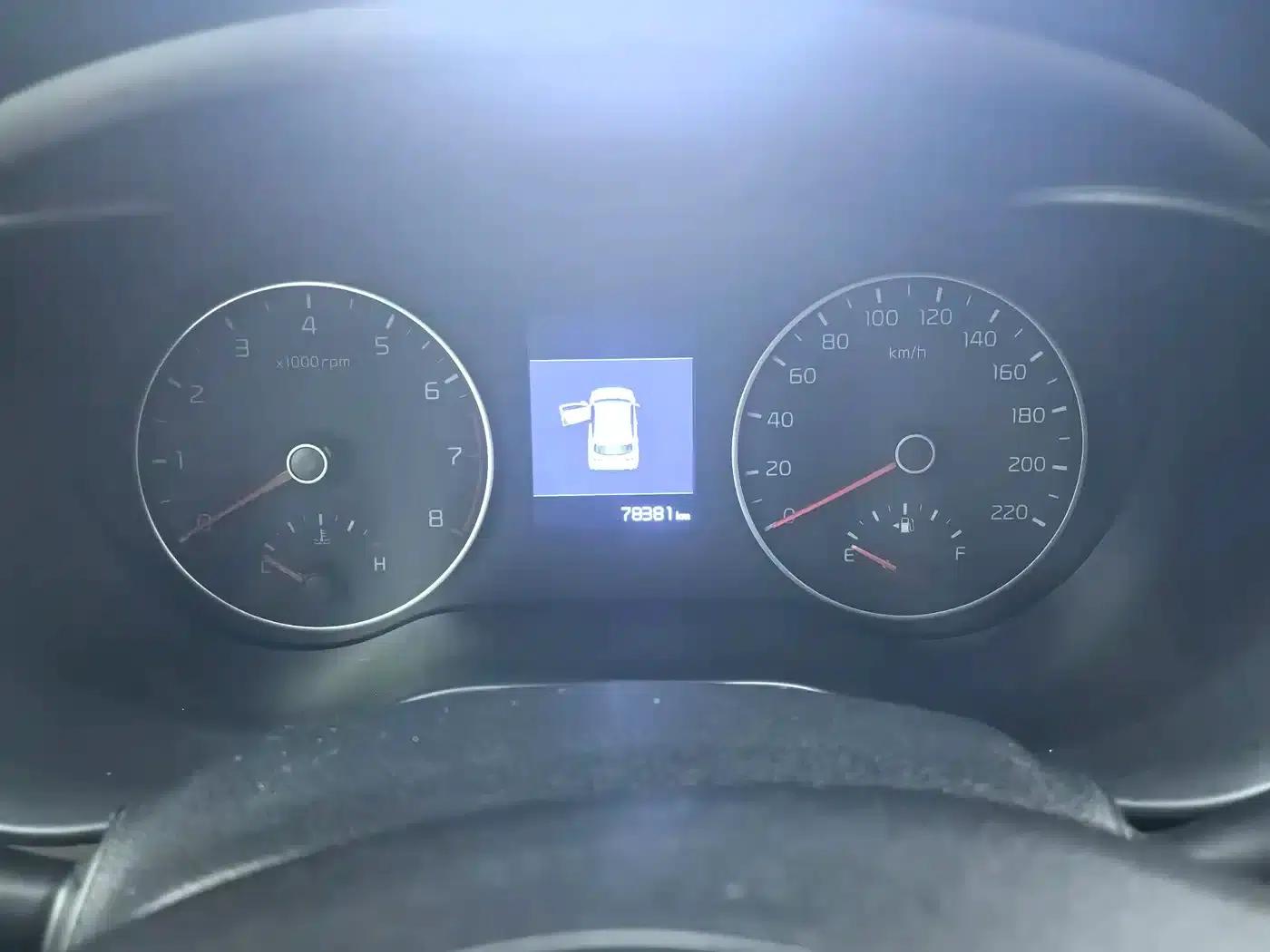 KX CROSS 2018 1.6L Automatic Sunroof Edition — миниатюра 10