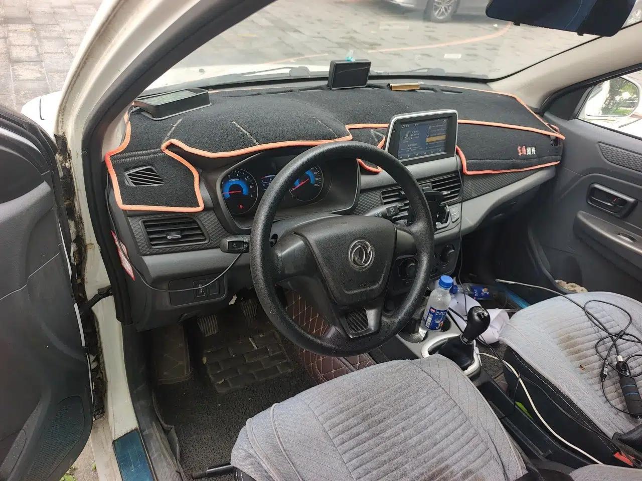 Dongfeng Fengon 330 2019 1.5L 330S Manual Luxury Van China VI Standard — миниатюра 9