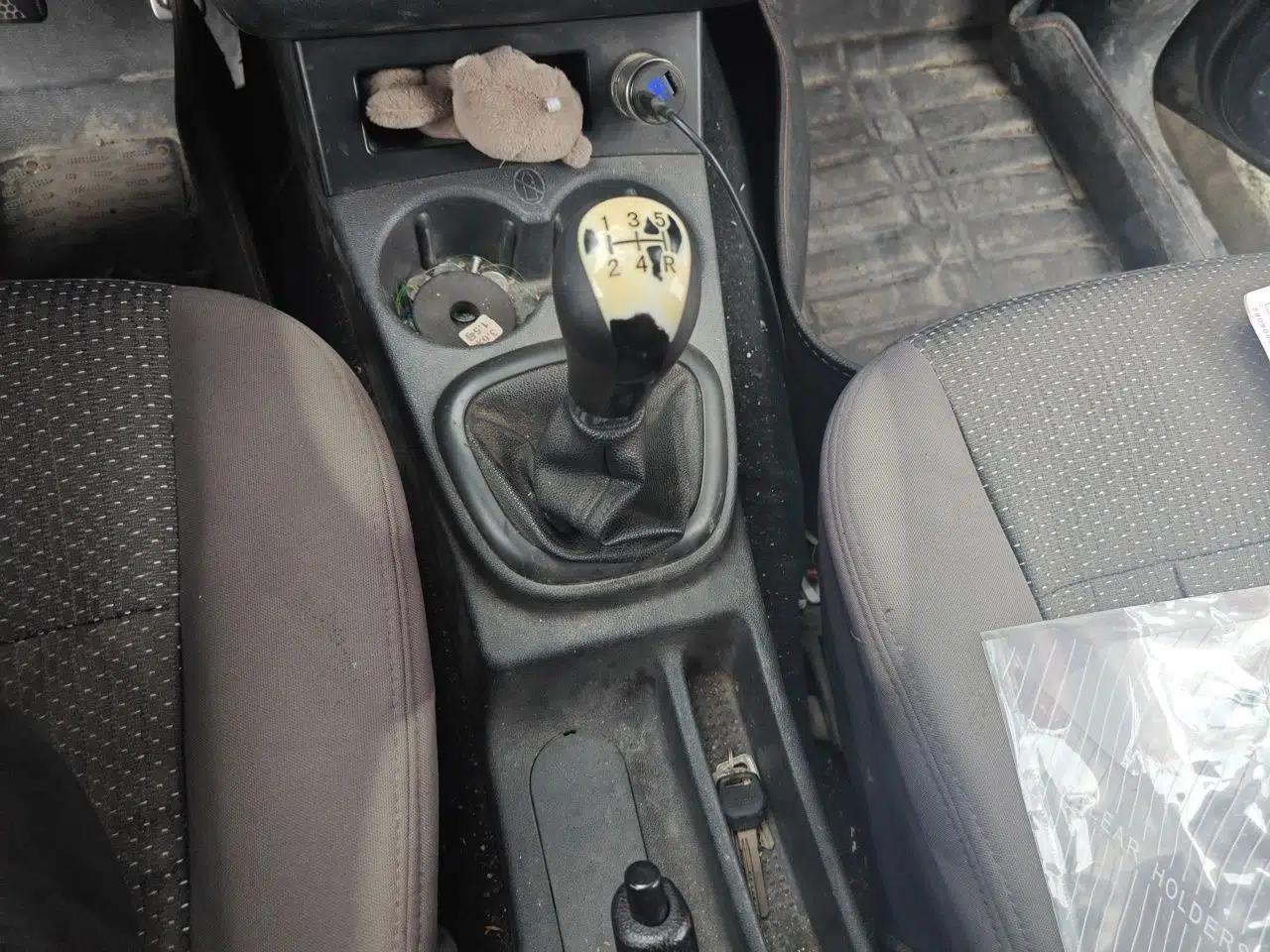 Dongfeng Fengon 330 2016 1.5L Manual Enjoyment Model DK15 — миниатюра 14