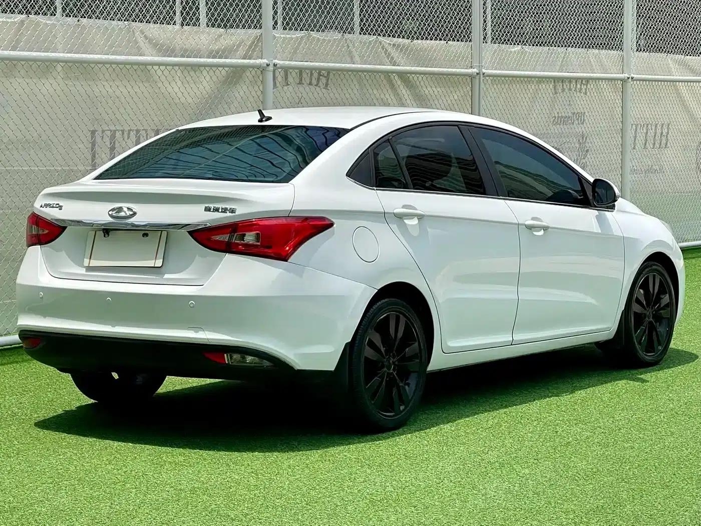 Chery Arrizo 5 2016 1.5L CVT Trendsetter Edition — миниатюра 3