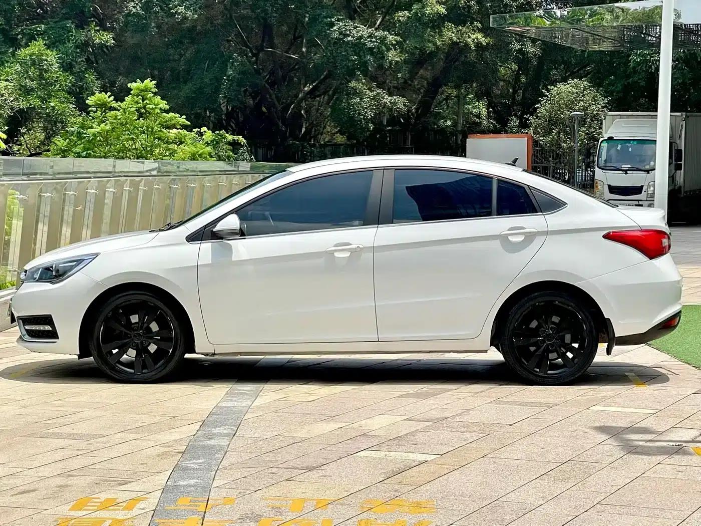 Chery Arrizo 5 2016 1.5L CVT Trendsetter Edition — миниатюра 5