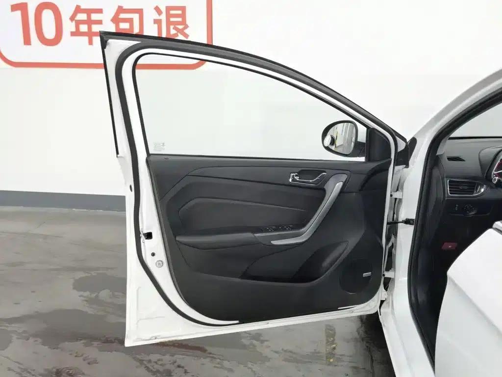 Chery Arrizo 5 2017 1.5L Manual Trendsetter Edition — миниатюра 8