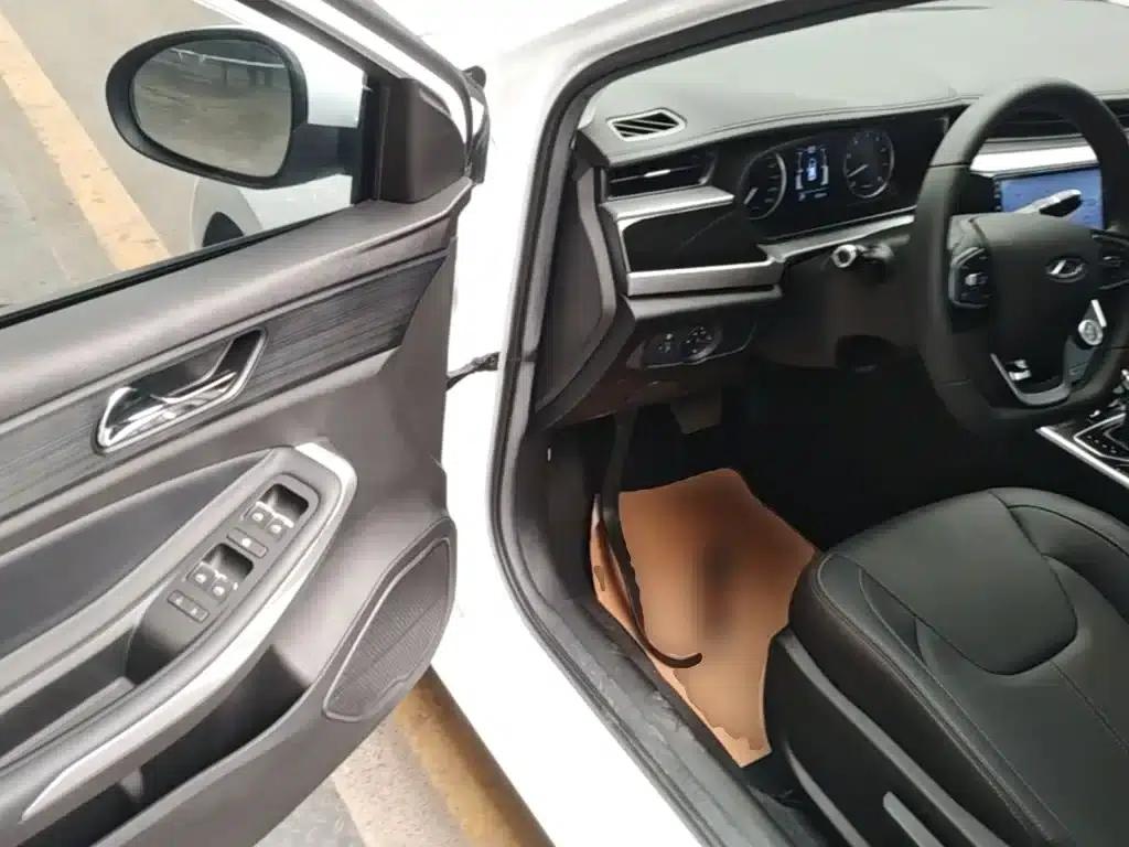Chery Arrizo 5 2025 Excellence Edition 1.5L CVT Fashion Model — миниатюра 16
