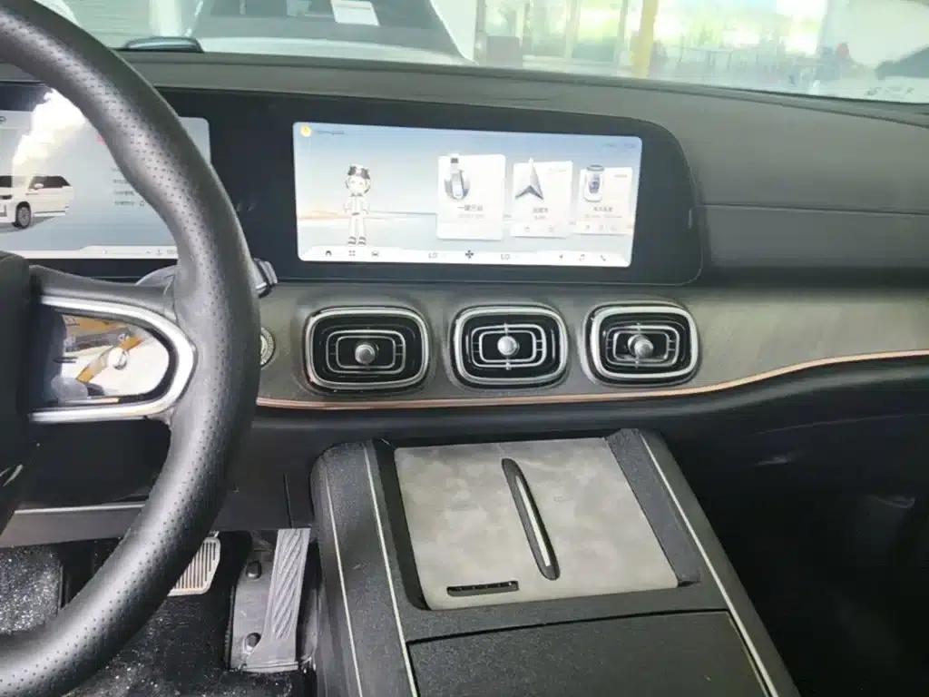 Chery Tiggo 9 2025 2.0T Dual-Clutch Two-Wheel Drive Luxury Edition 5-Seater — миниатюра 13