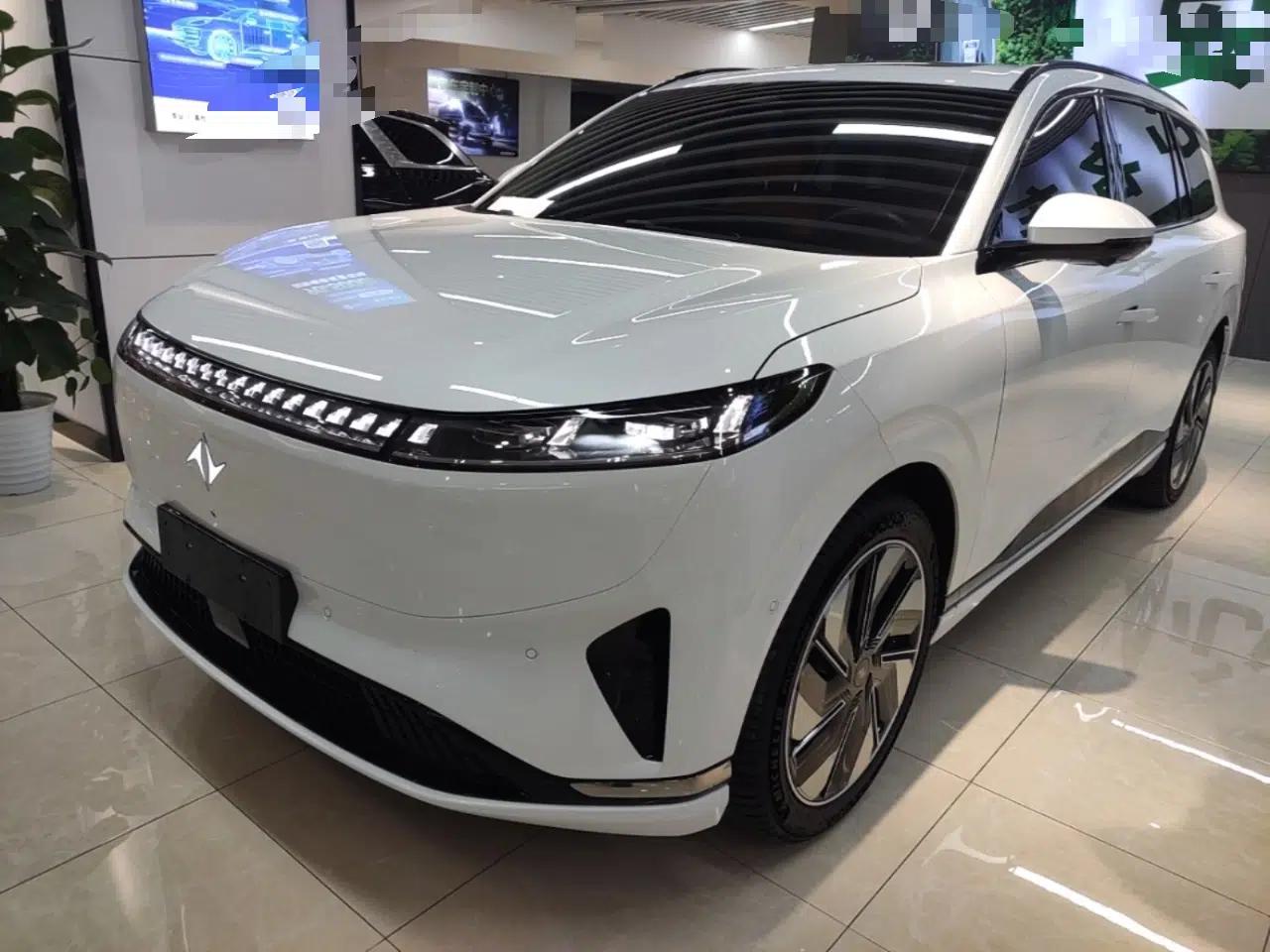 Dongfeng eπ eπ008 2025 636Ultra All-Electric Version 5 Seats — миниатюра 1