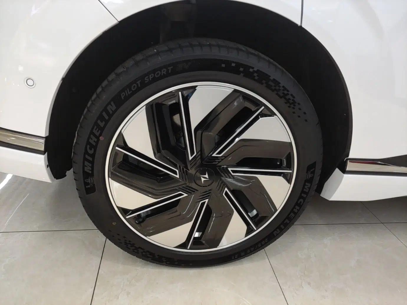 Dongfeng eπ eπ008 2025 636Ultra All-Electric Version 5 Seats — миниатюра 11