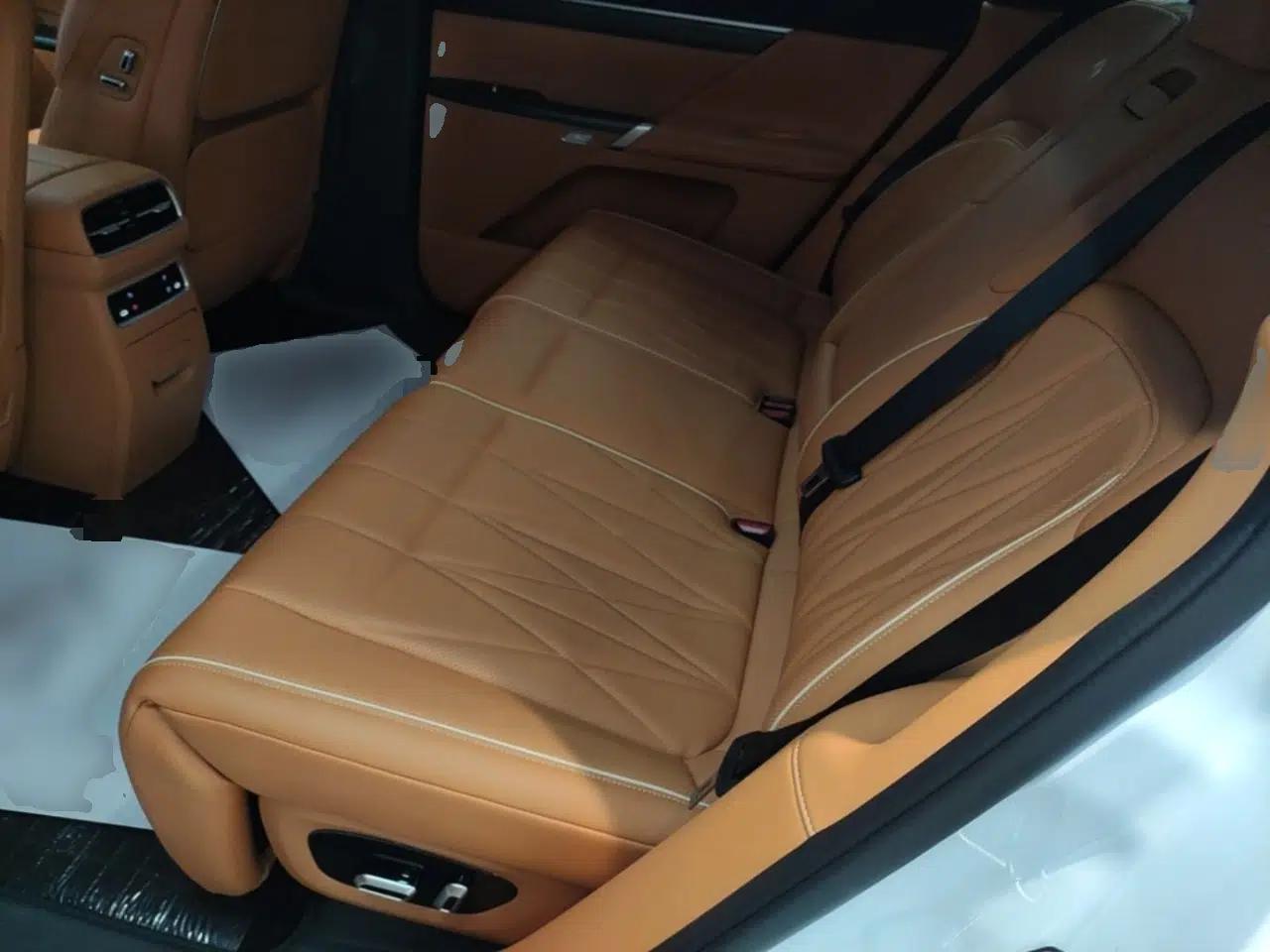 Dongfeng eπ eπ008 2025 636Ultra All-Electric Version 5 Seats — миниатюра 20
