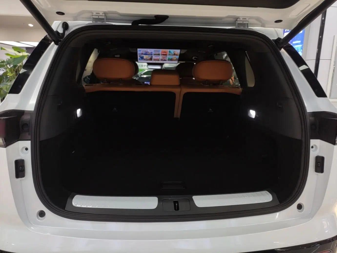 Dongfeng eπ eπ008 2025 636Ultra All-Electric Version 5 Seats — миниатюра 22