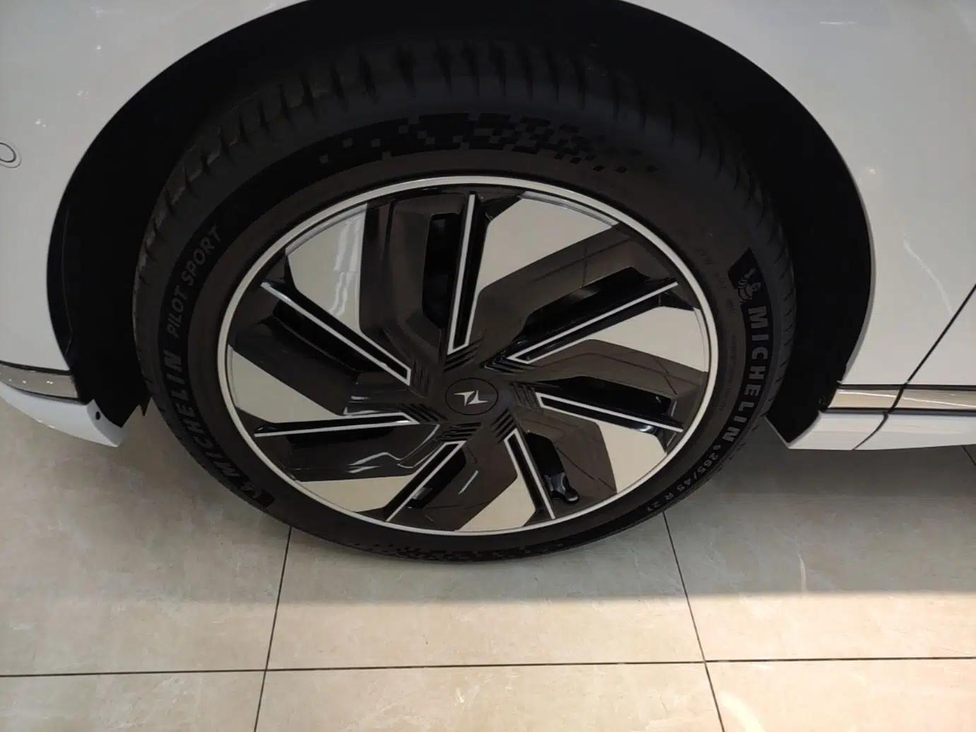 Dongfeng eπ eπ008 2025 636Ultra All-Electric Version 5 Seats — миниатюра 10