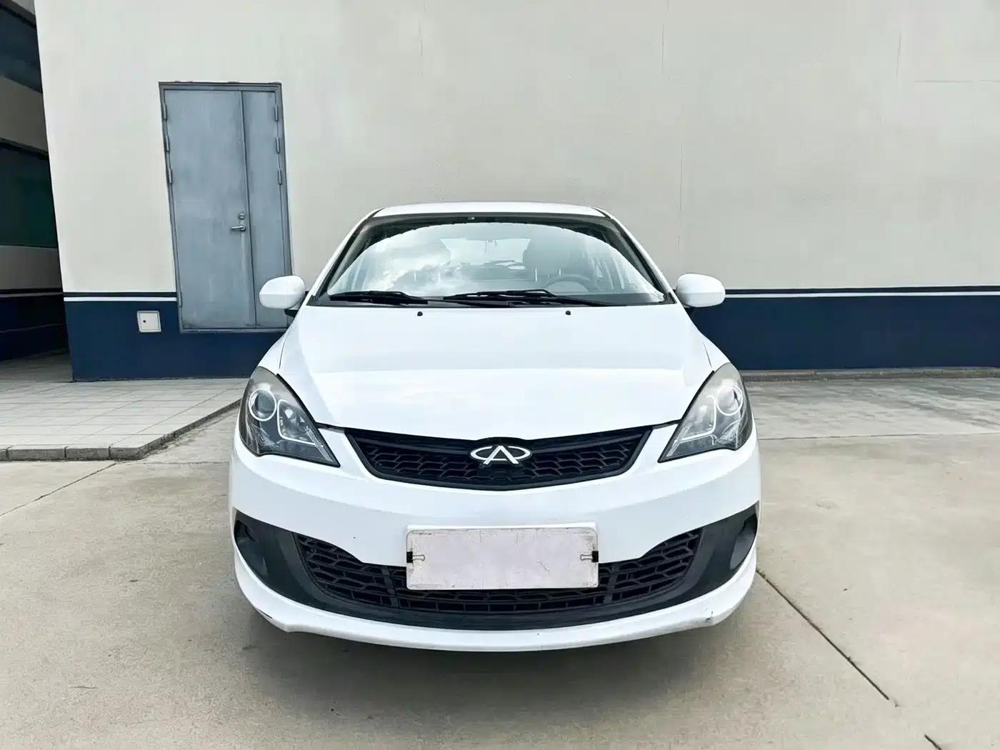 Fengyun 2 2013 Hatchback 1.5L Manual Elite Edition — миниатюра 2