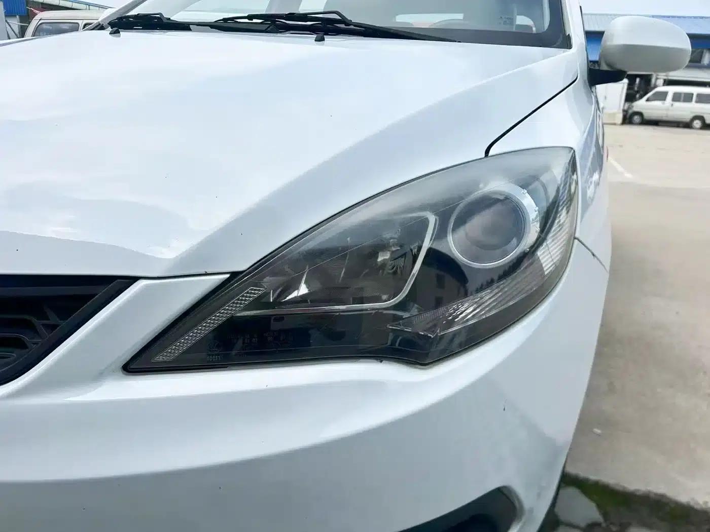 Fengyun 2 2013 Hatchback 1.5L Manual Elite Edition — миниатюра 12