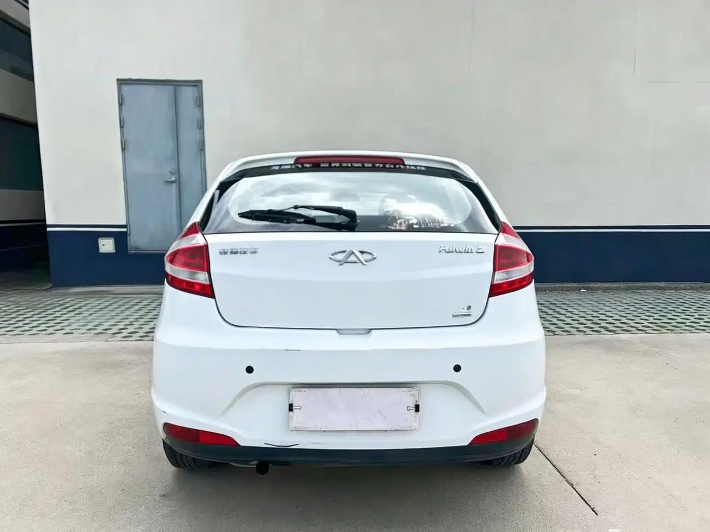 Fengyun 2 2013 Hatchback 1.5L Manual Elite Edition — миниатюра 5