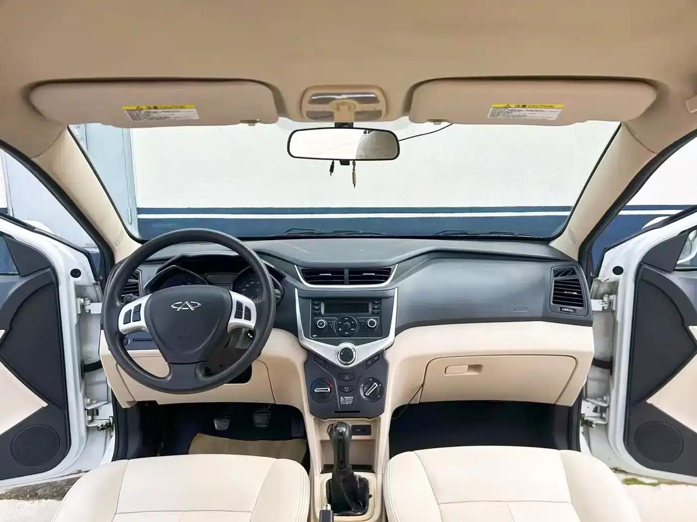 Fengyun 2 2013 Hatchback 1.5L Manual Elite Edition — миниатюра 9