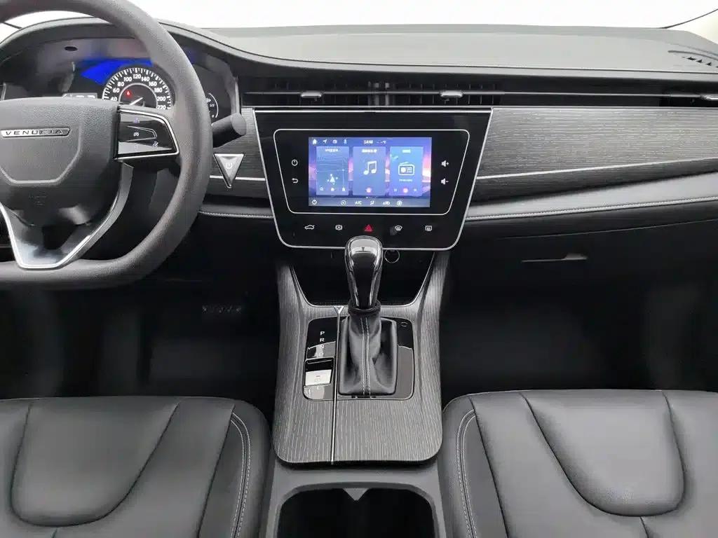 Venucia D60 2023 PLUS 1.6L XL CVT Elite Edition — миниатюра 12