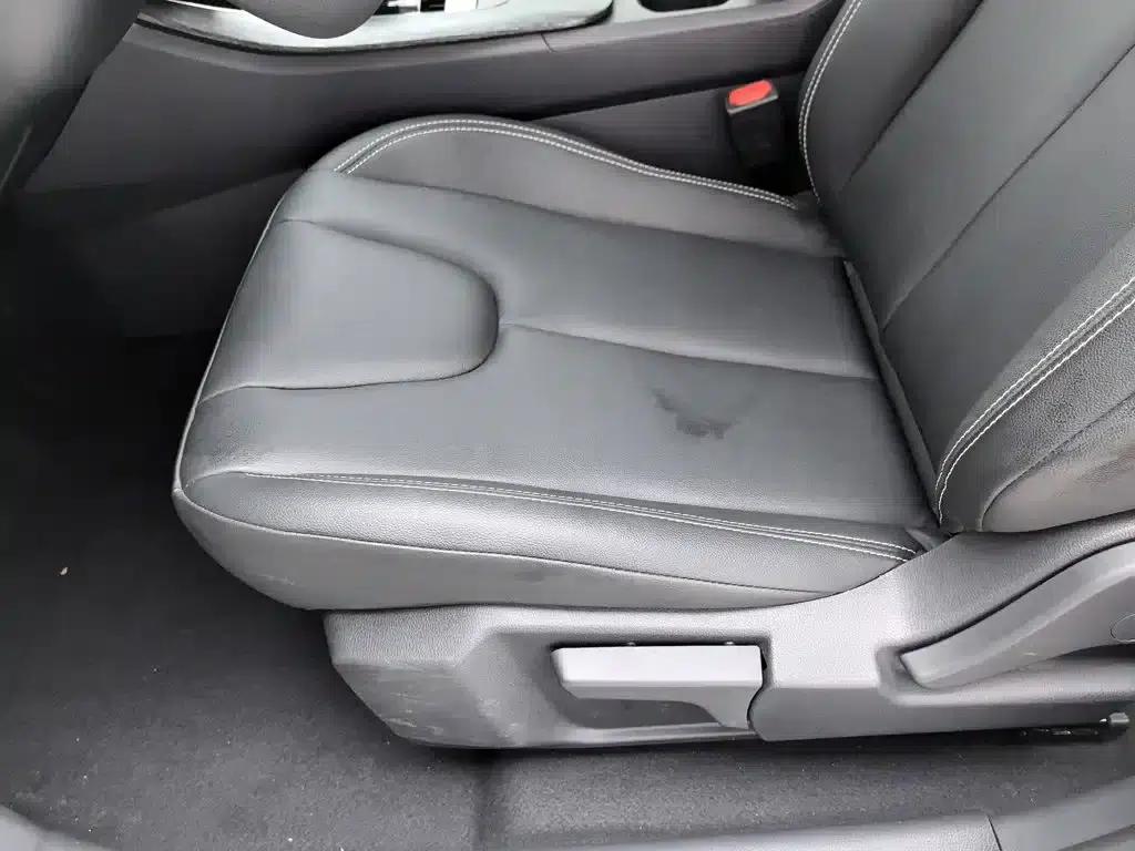 Venucia D60 2023 PLUS 1.6L XL CVT Elite Edition — миниатюра 20