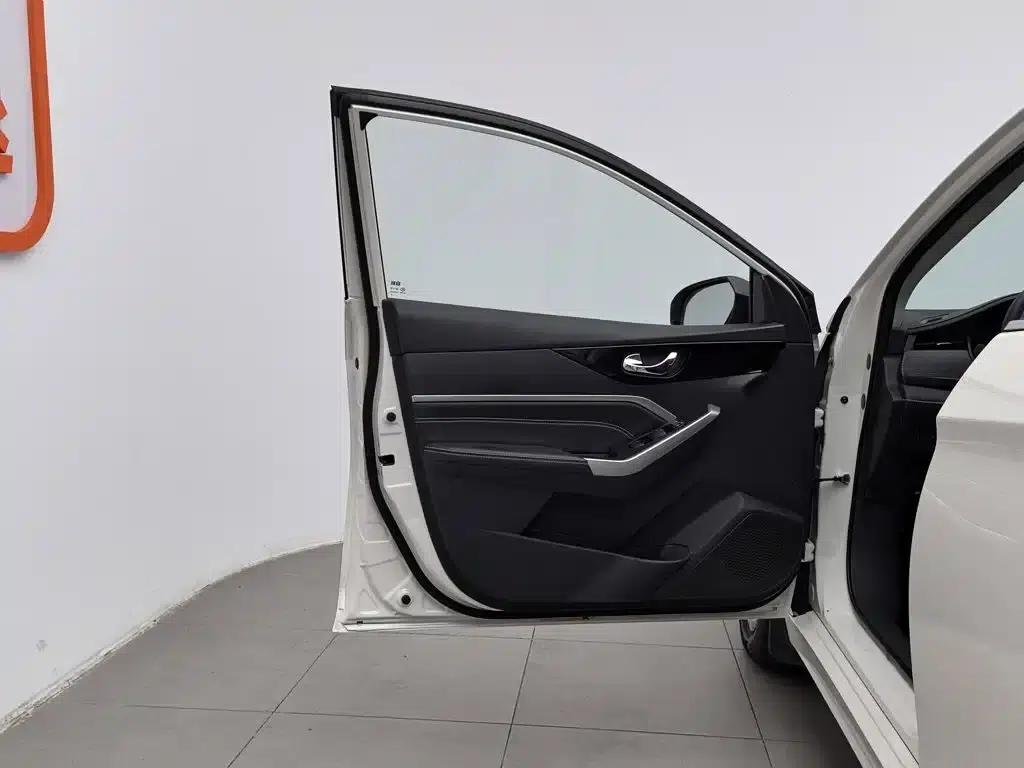 Venucia D60 2023 PLUS 1.6L XL CVT Elite Edition — миниатюра 8