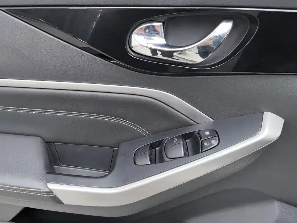Venucia D60 2023 PLUS 1.6L XL CVT Elite Edition — миниатюра 9