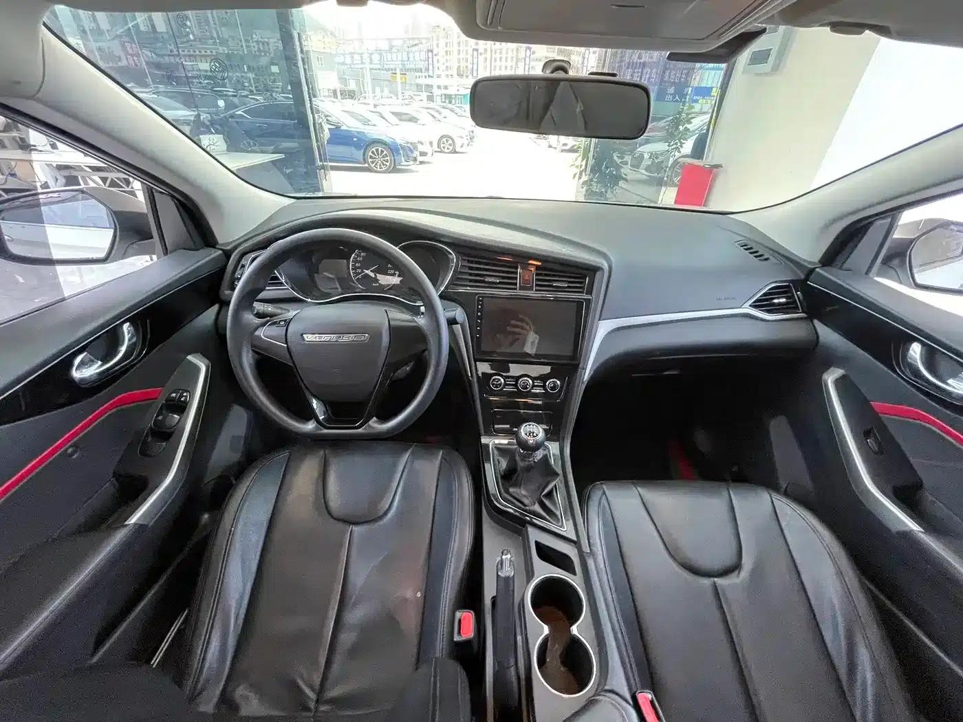 Venucia D60 2020 1.6L Entry Manual Comfort Edition — миниатюра 16