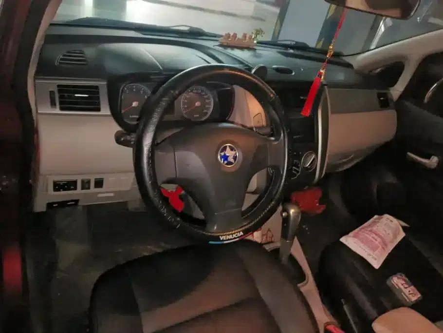 Venucia R50 2016 1.6L Automatic Elite Edition — миниатюра 12