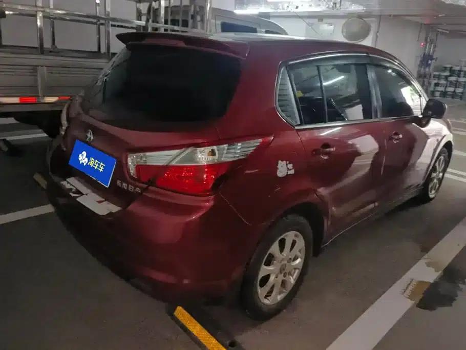 Venucia R50 2016 1.6L Automatic Elite Edition — миниатюра 3