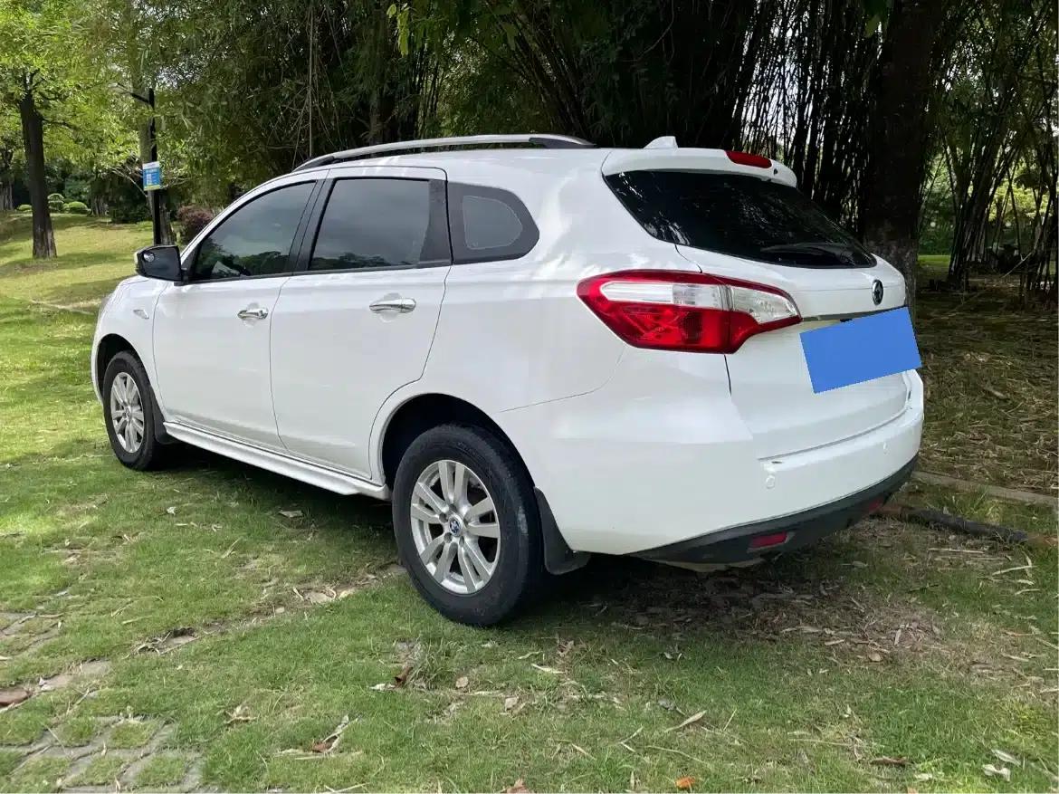 Venucia T70 2015 2.0L CVT Smart Edition — миниатюра 11