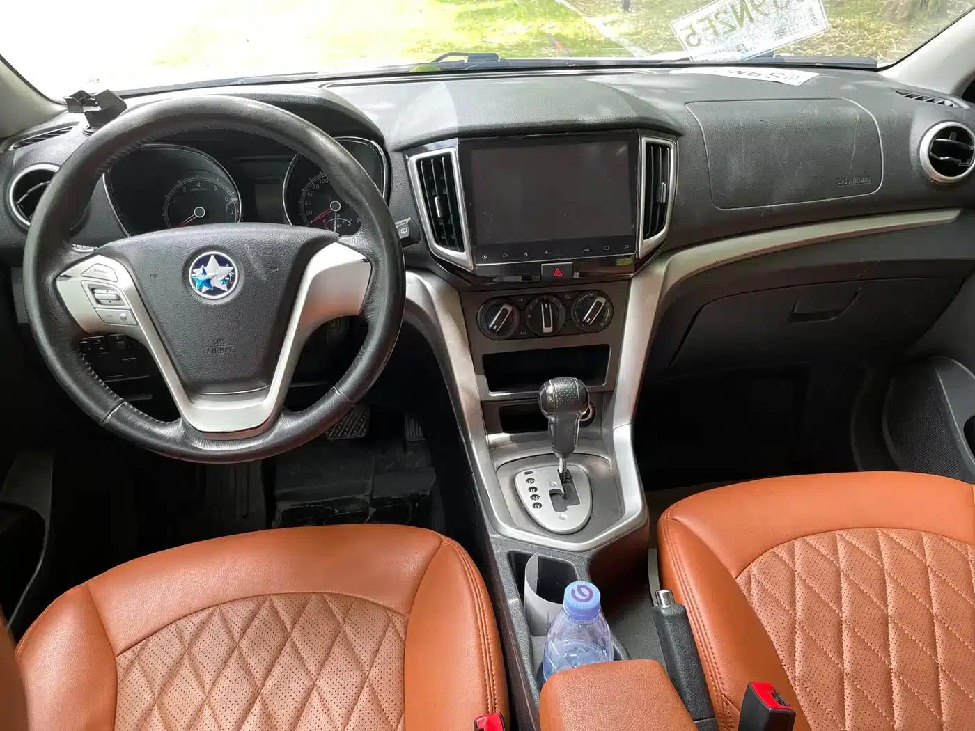 Venucia T70 2015 2.0L CVT Smart Edition — миниатюра 8