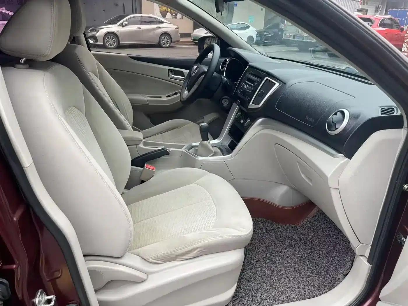 Venucia T70 2015 1.6L Manual Ruixing Edition — миниатюра 9