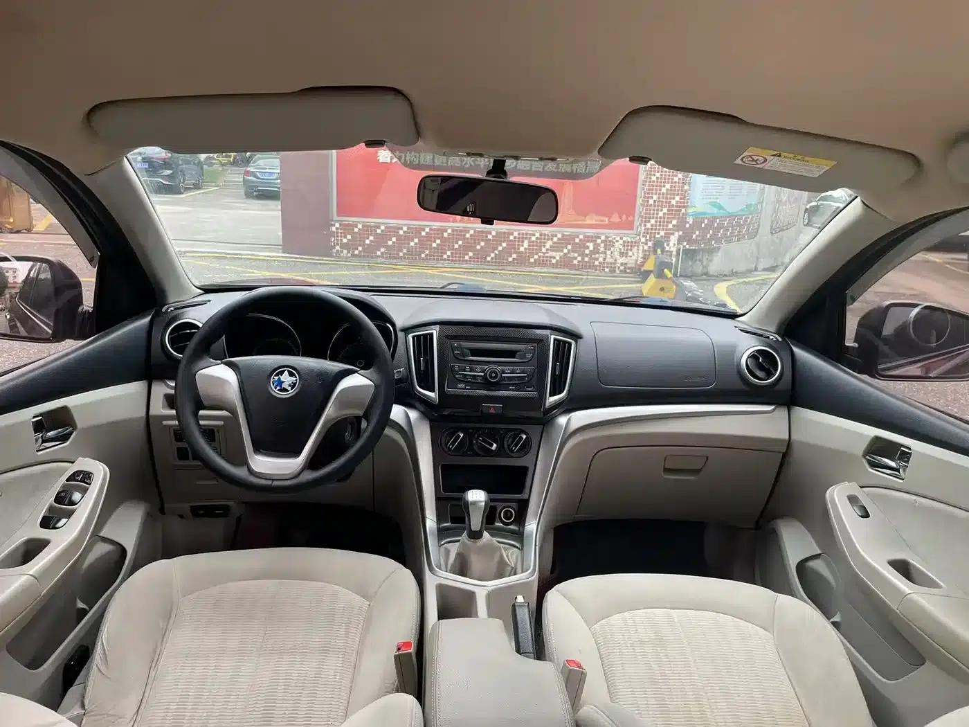 Venucia T70 2015 1.6L Manual Ruixing Edition — миниатюра 10