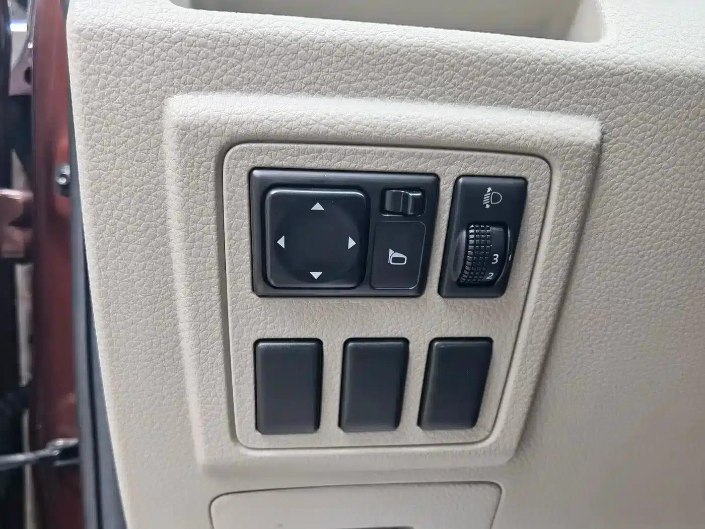 Venucia T70 2015 2.0L CVT Smart Edition — миниатюра 13