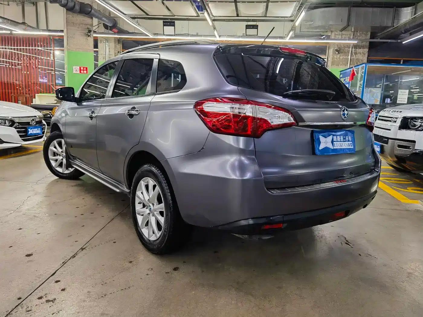 Venucia T70 2015 2.0L CVT Smart Edition — миниатюра 4