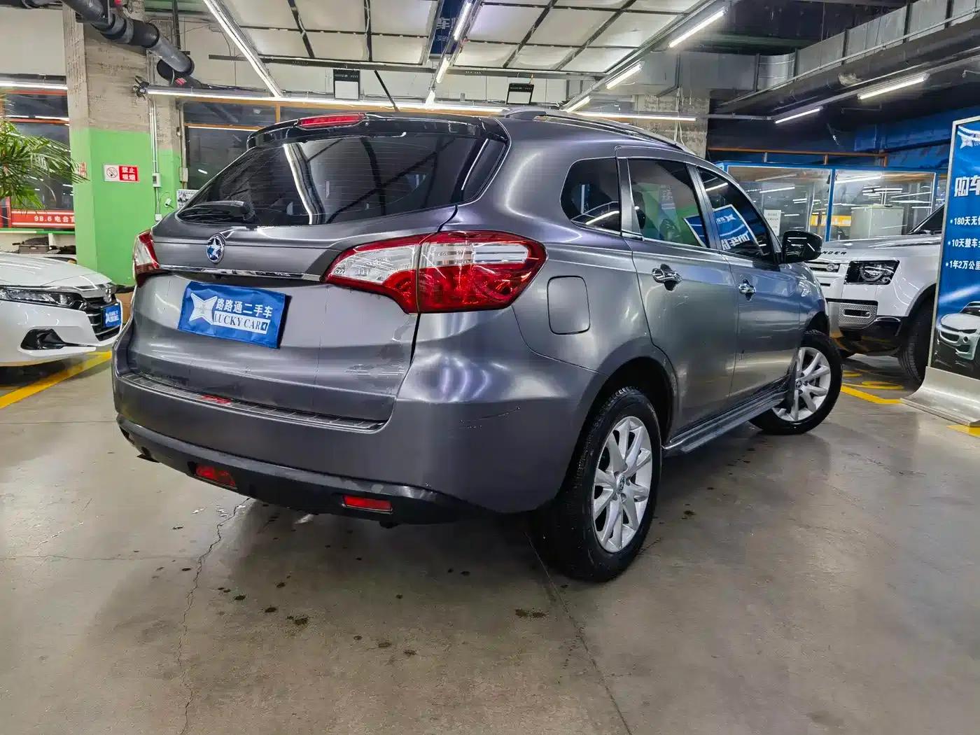Venucia T70 2015 2.0L CVT Smart Edition — миниатюра 6