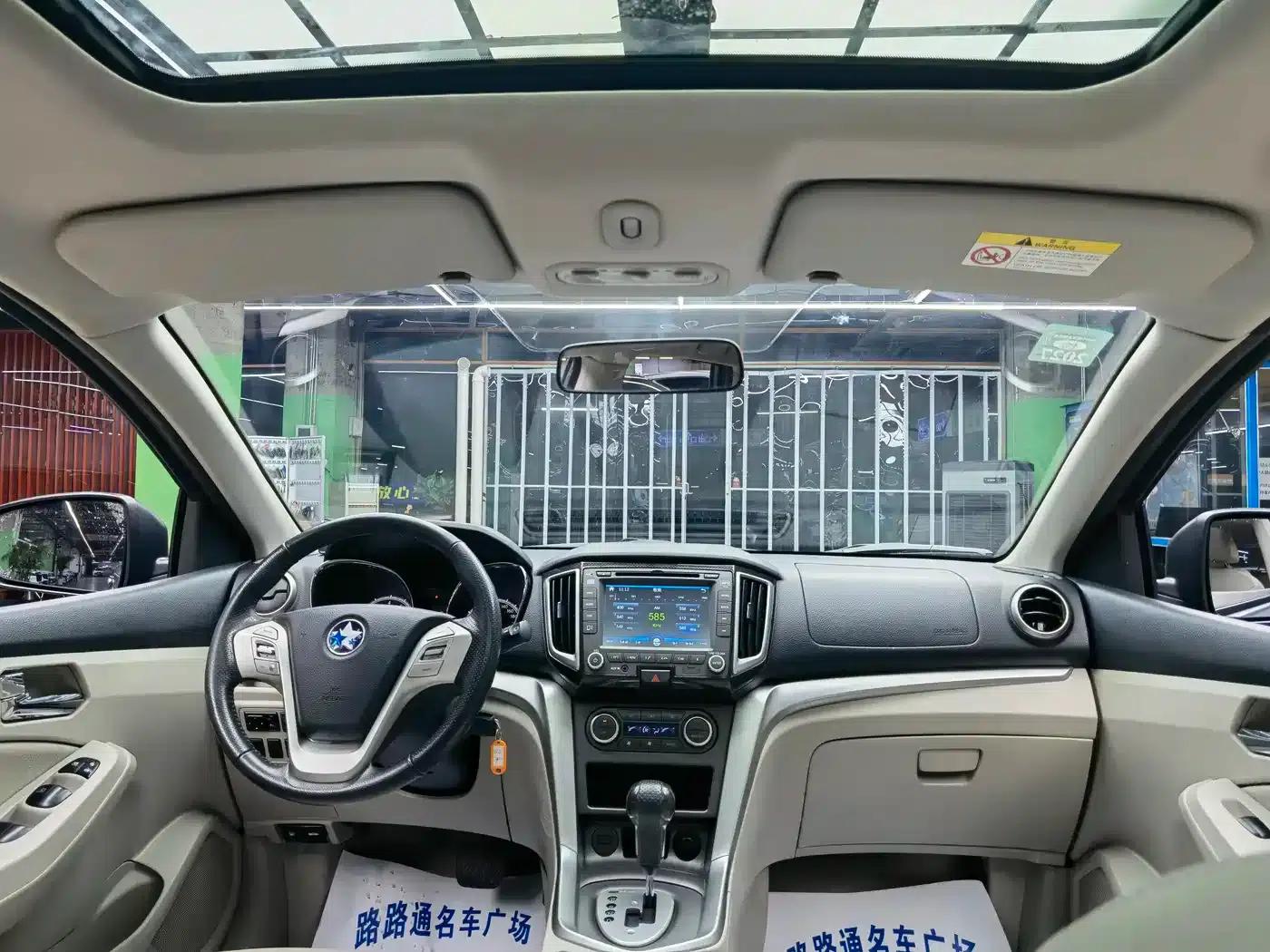 Venucia T70 2015 2.0L CVT Smart Edition — миниатюра 7