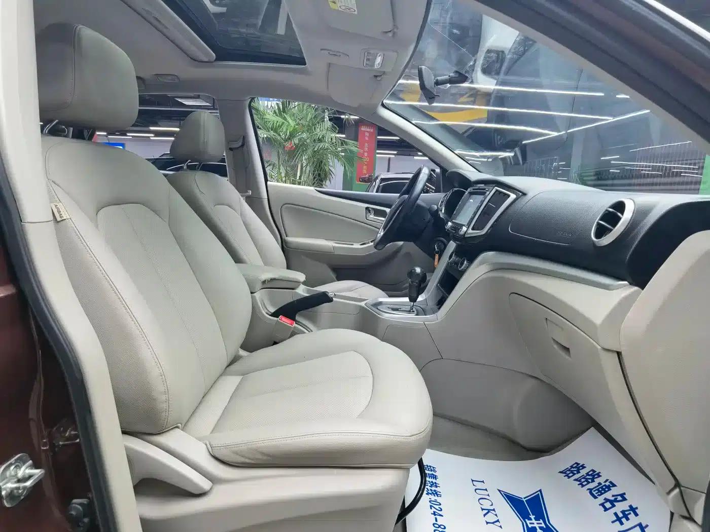 Venucia T70 2015 2.0L CVT Smart Edition — миниатюра 8