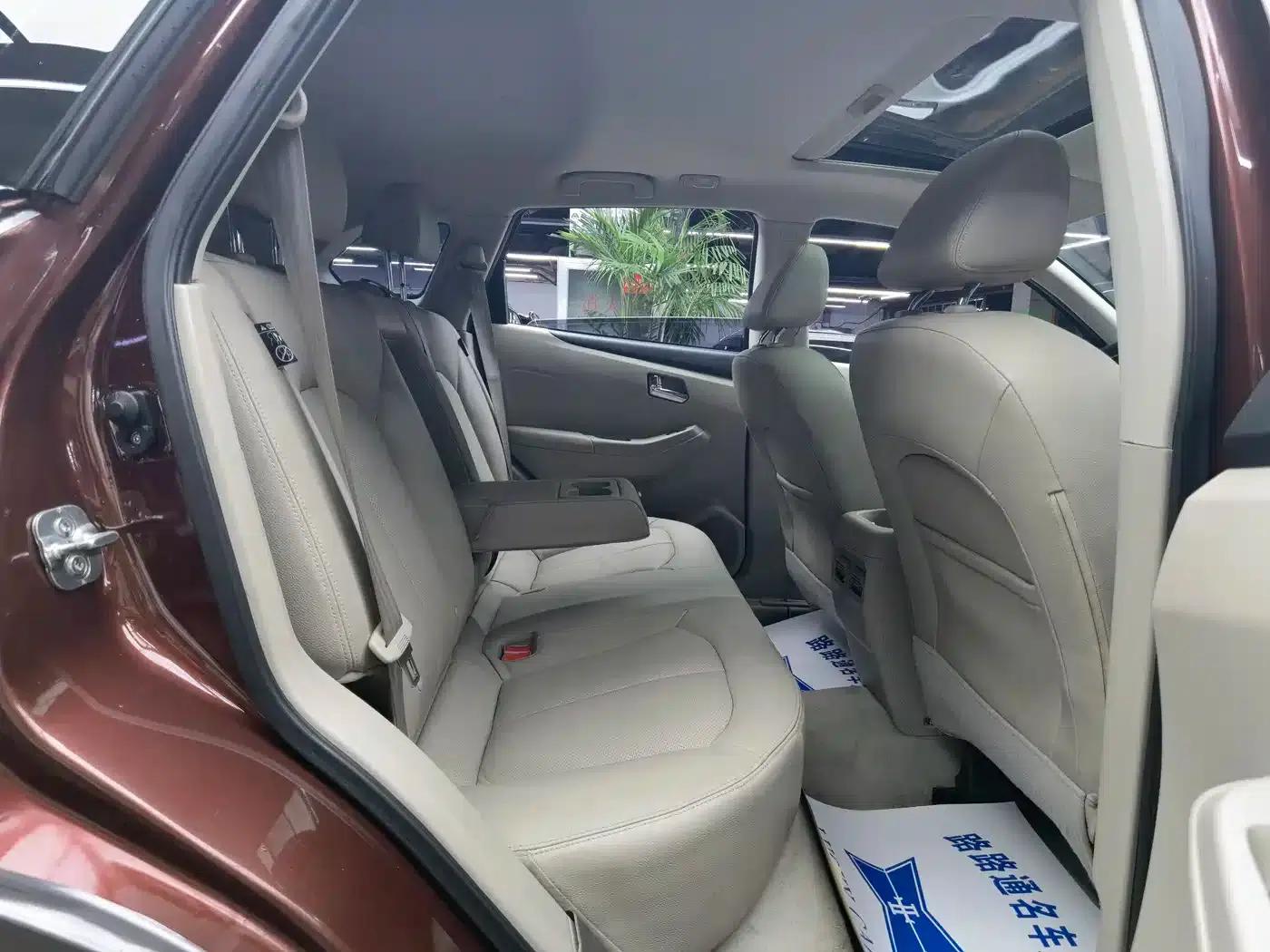 Venucia T70 2015 2.0L CVT Smart Edition — миниатюра 9