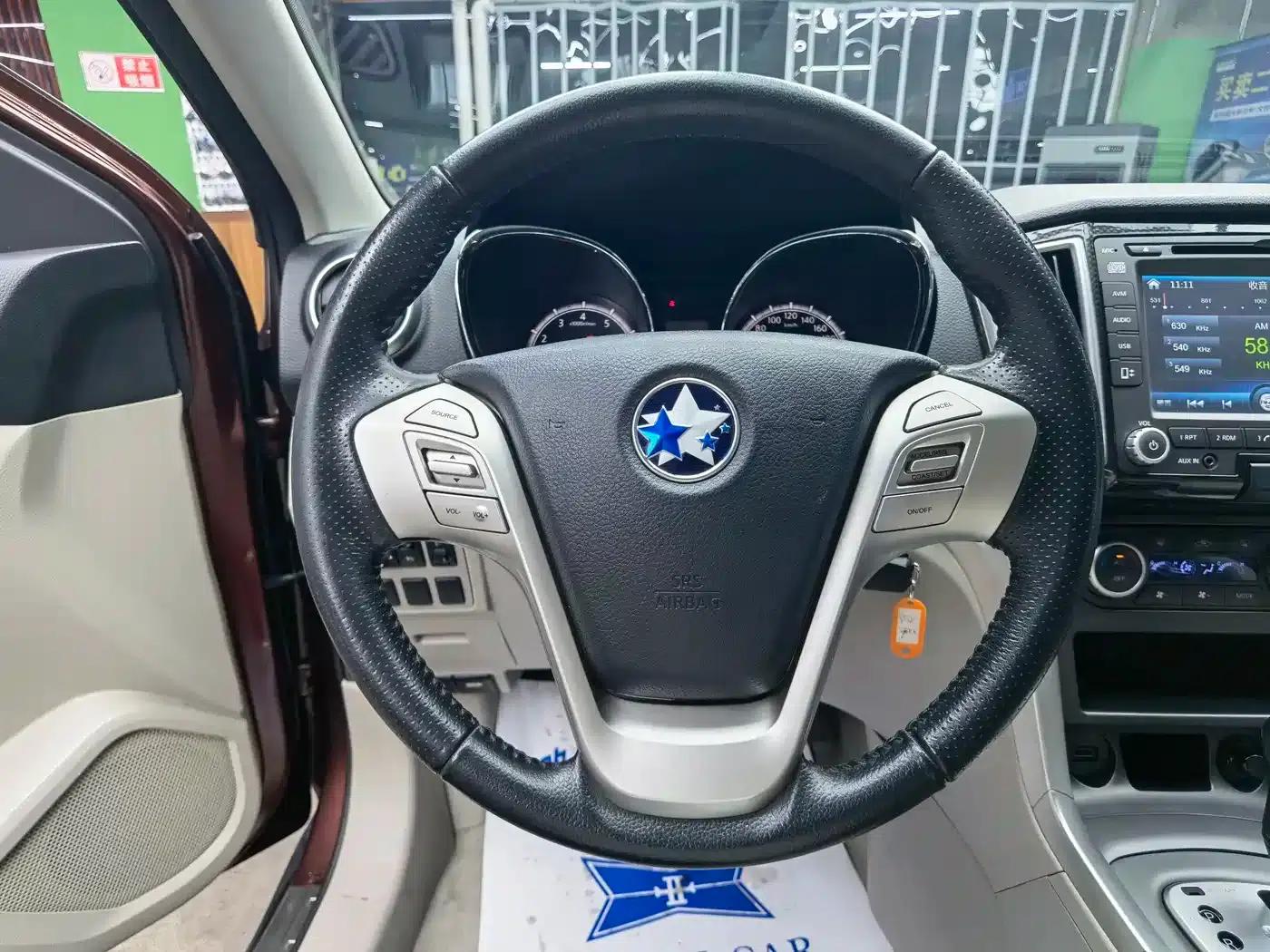 Venucia T70 2015 2.0L CVT Smart Edition — миниатюра 10