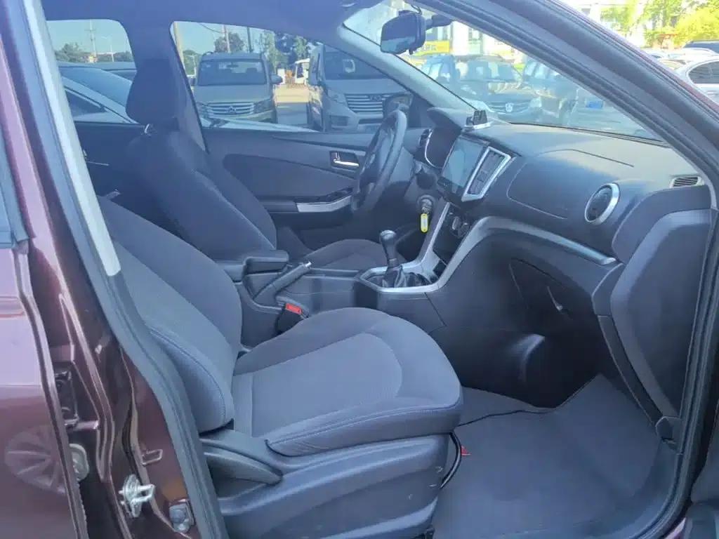 Venucia T70 2016 1.6L Manual Smart Edition — миниатюра 25