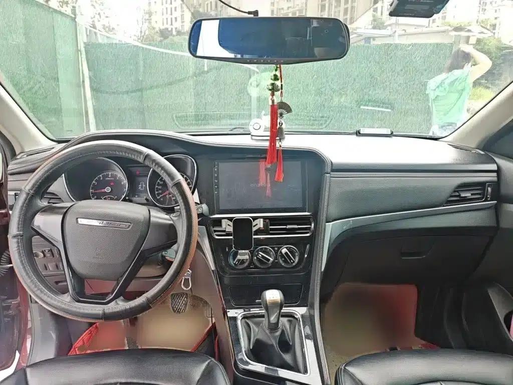 Venucia T70 2018 1.6L Manual Smart Edition — миниатюра 13