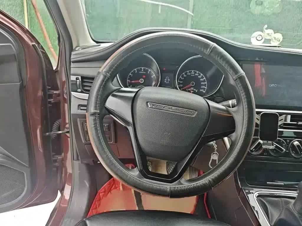 Venucia T70 2018 1.6L Manual Smart Edition — миниатюра 3