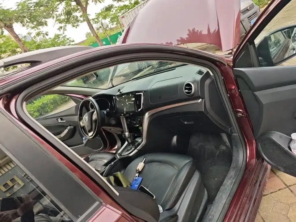 Venucia T70 2016 2.0L CVT Smart Edition — миниатюра 22