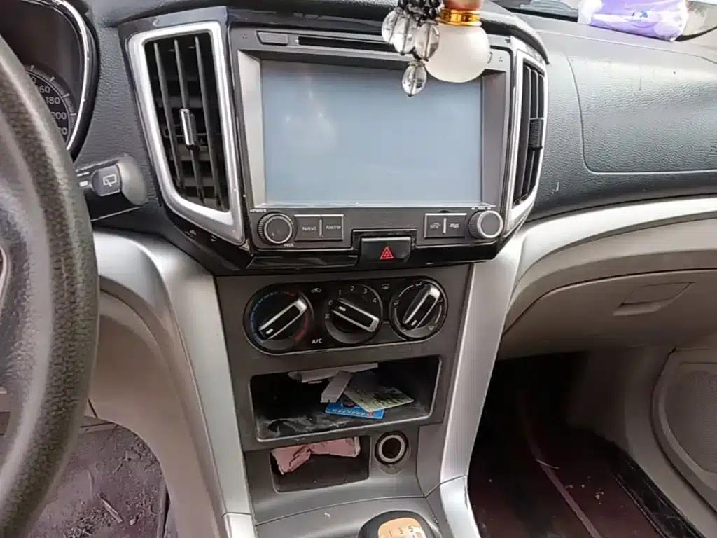 Venucia T70 2015 1.6L Manual Ruixing Edition — миниатюра 13