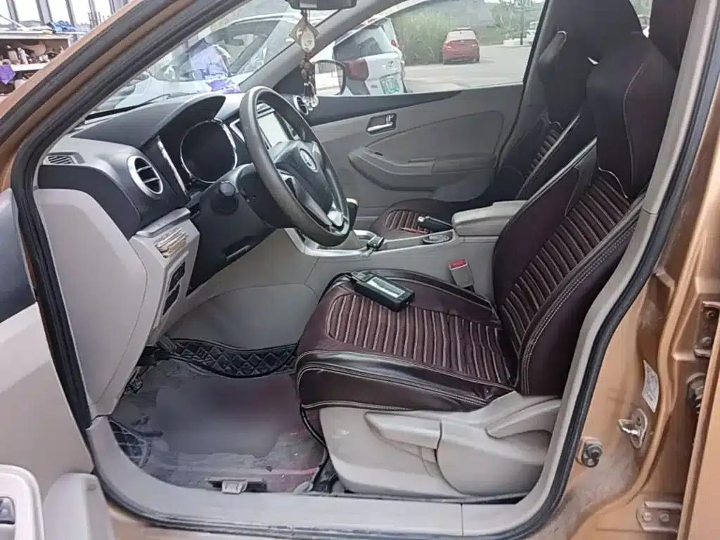 Venucia T70 2015 1.6L Manual Ruixing Edition — миниатюра 15