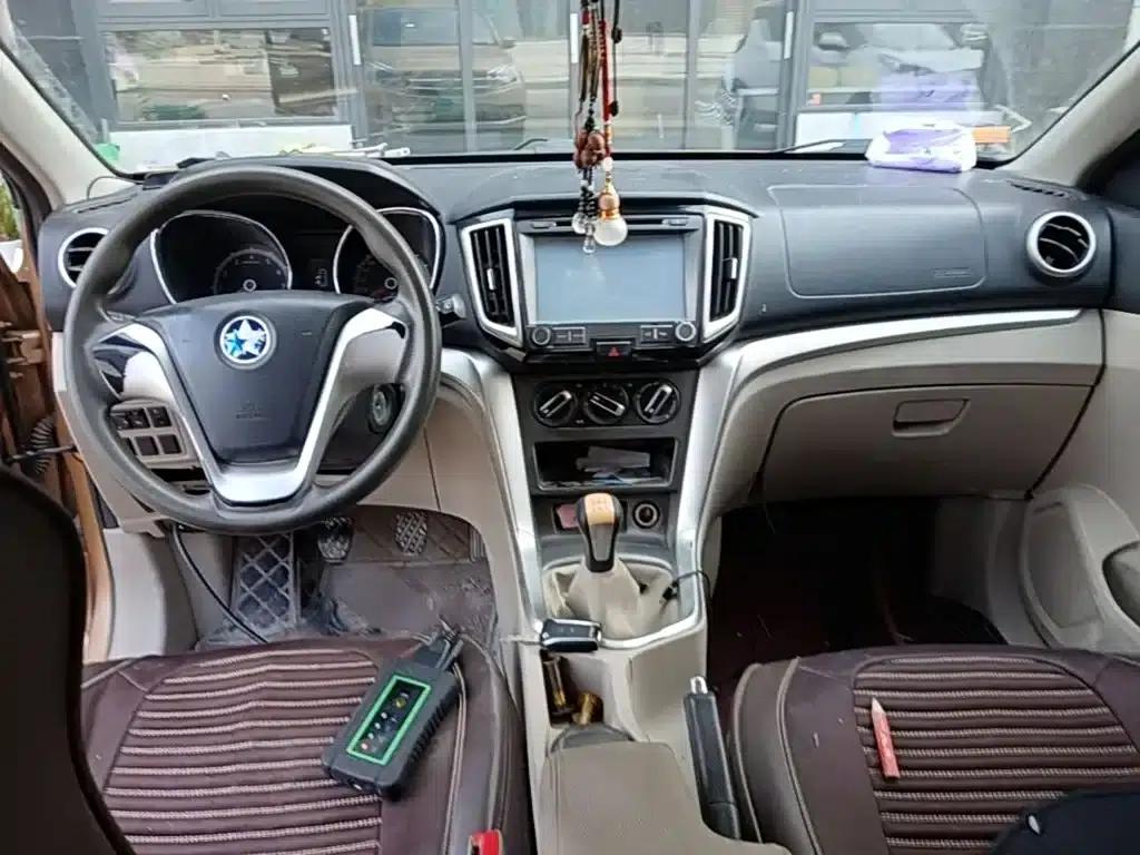 Venucia T70 2015 1.6L Manual Ruixing Edition — миниатюра 10