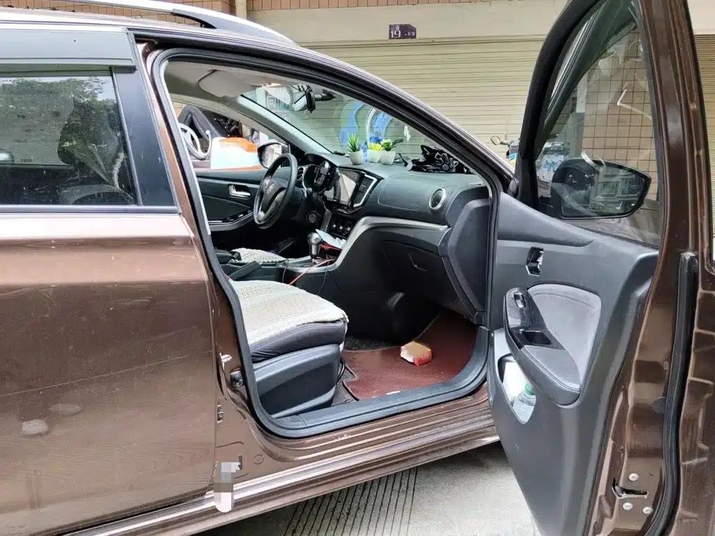 Venucia T70 2016 2.0L CVT Smart Edition — миниатюра 19