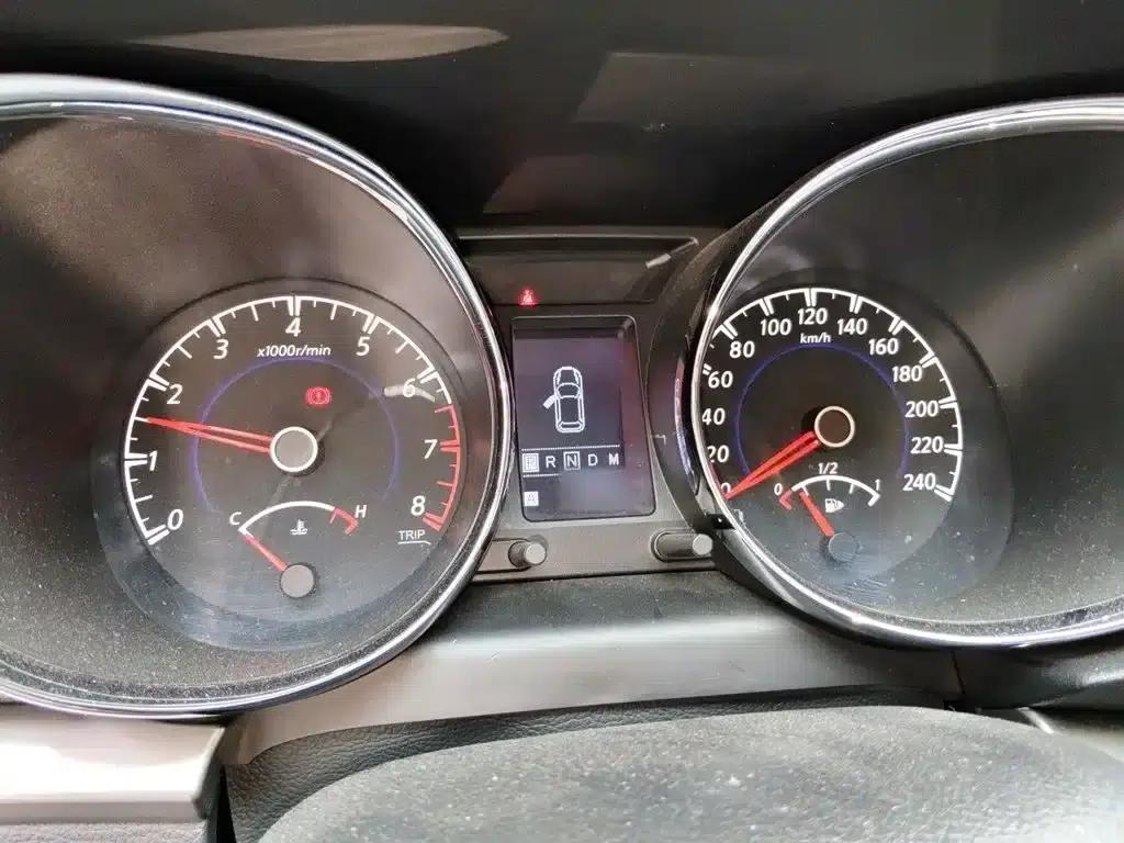 Venucia T70 2016 2.0L CVT Smart Edition — миниатюра 4