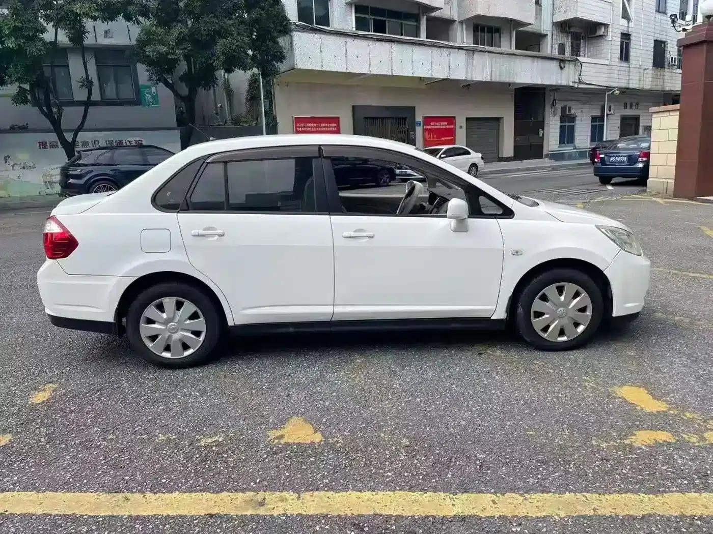 Venucia D50 2012 1.6L Automatic Premium Edition — миниатюра 4