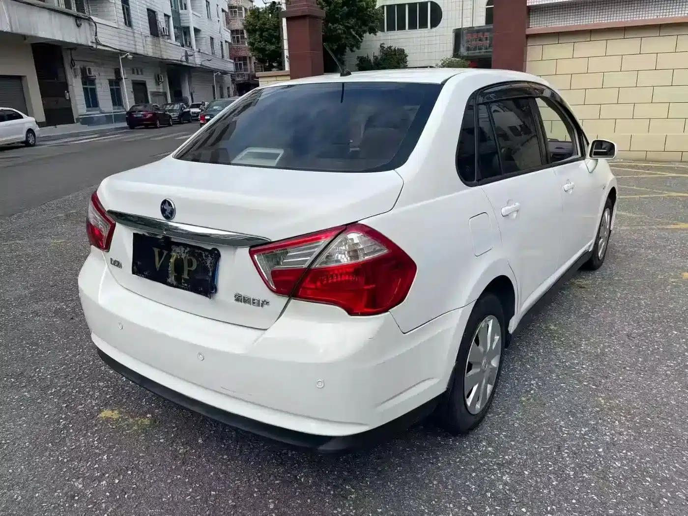 Venucia D50 2012 1.6L Automatic Premium Edition — миниатюра 5