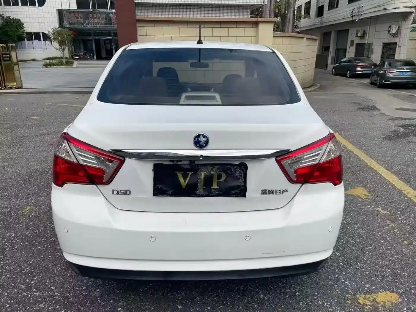 Venucia D50 2012 1.6L Automatic Premium Edition — миниатюра 6